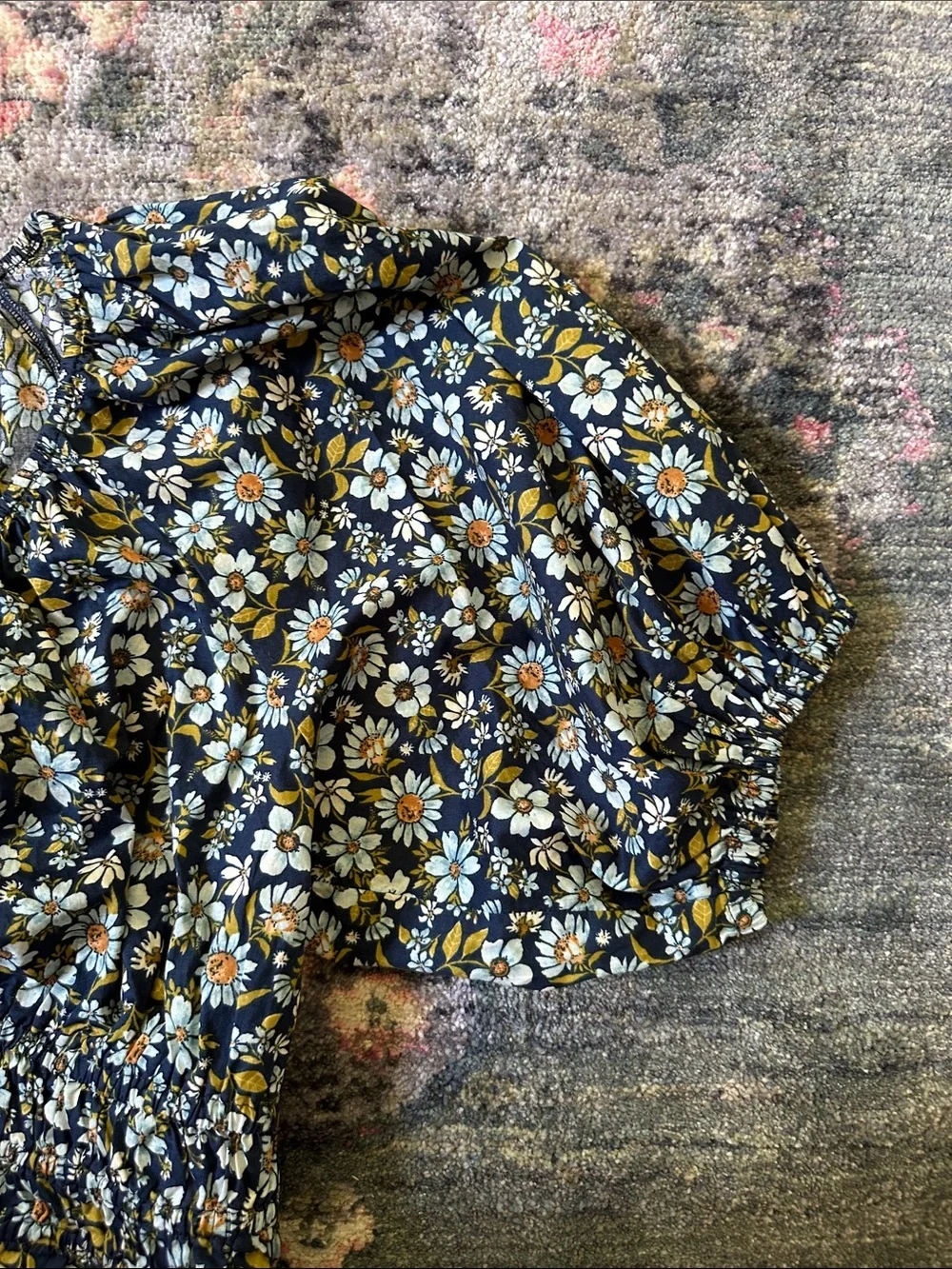 Old Navy Black Floral Puff-Sleeve Smocked Waist Top Women’s Medium Like New